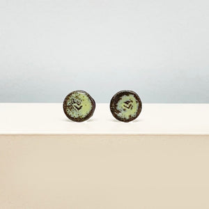 Small enamel heart stud earrings - green