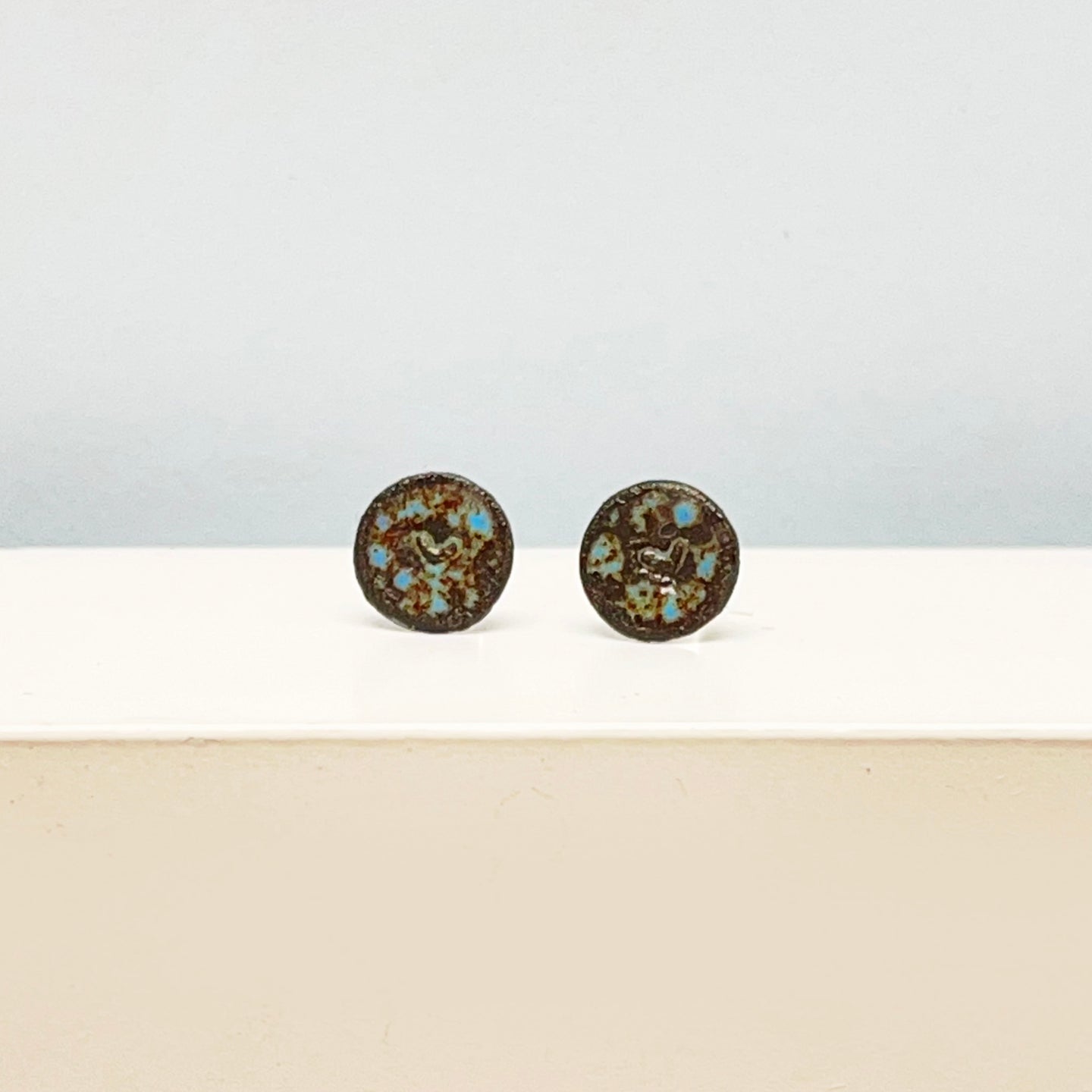 Small enamel heart stud earrings - blue