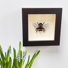 Load image into Gallery viewer, Bumblebee picture (black)
