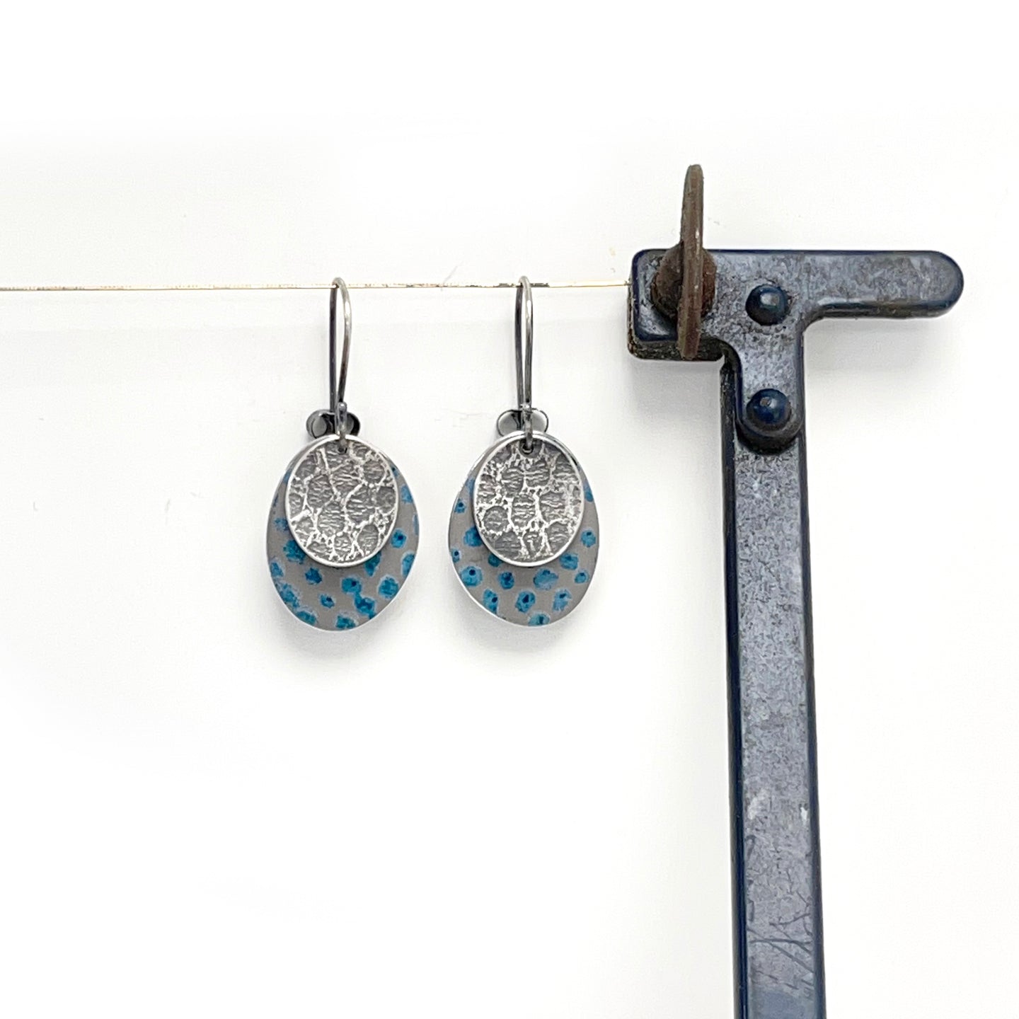 Aluminium and silver drop earrings - petrol blue/grey