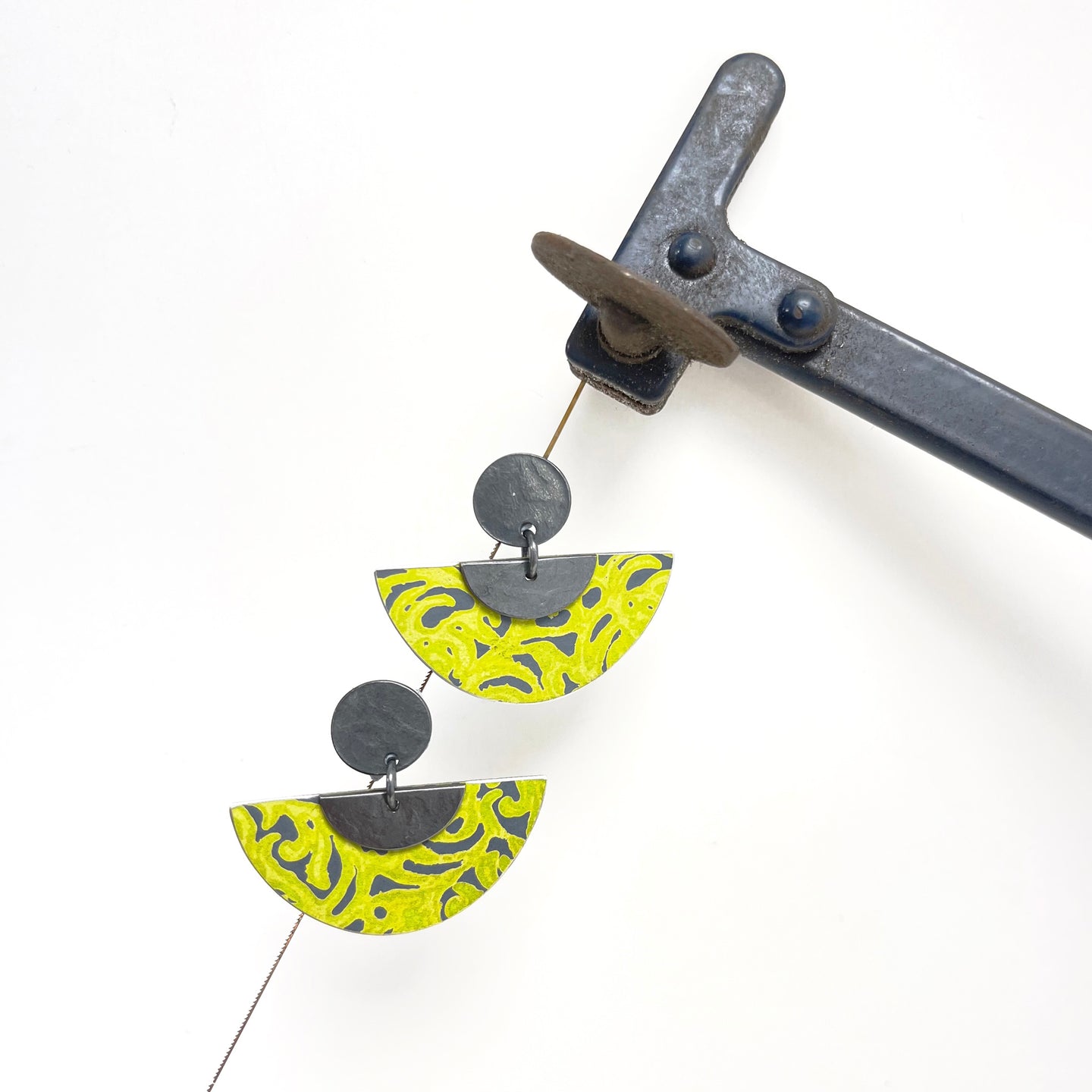 Aluminium and silver stud earrings - lime