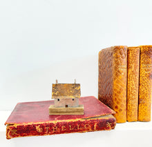 Load image into Gallery viewer, Tiny cottage
