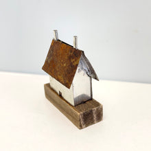 Load image into Gallery viewer, Tiny cottage
