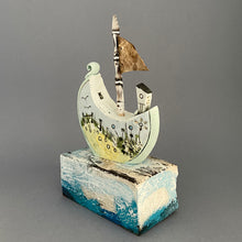 Load image into Gallery viewer, Ceramic boat
