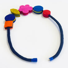 Load image into Gallery viewer, Felt bead necklace - flower
