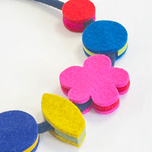 Load image into Gallery viewer, Felt bead necklace - flower
