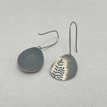 Load image into Gallery viewer, Silver leaf drop earrings
