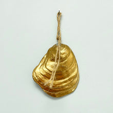 Load image into Gallery viewer, Oyster shell wall hanging - oyster catcher
