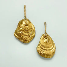 Load image into Gallery viewer, Oyster shell wall hanging - set of 2 - floral
