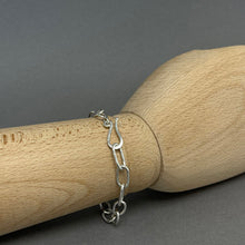 Load image into Gallery viewer, Silver oval link chain bracelet
