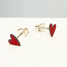 Load image into Gallery viewer, Tiny enamel heart earrings - red
