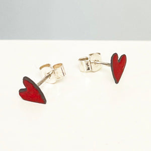 Tiny enamel heart earrings - red