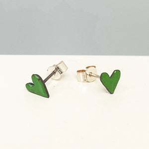 Tiny enamel heart earrings - green