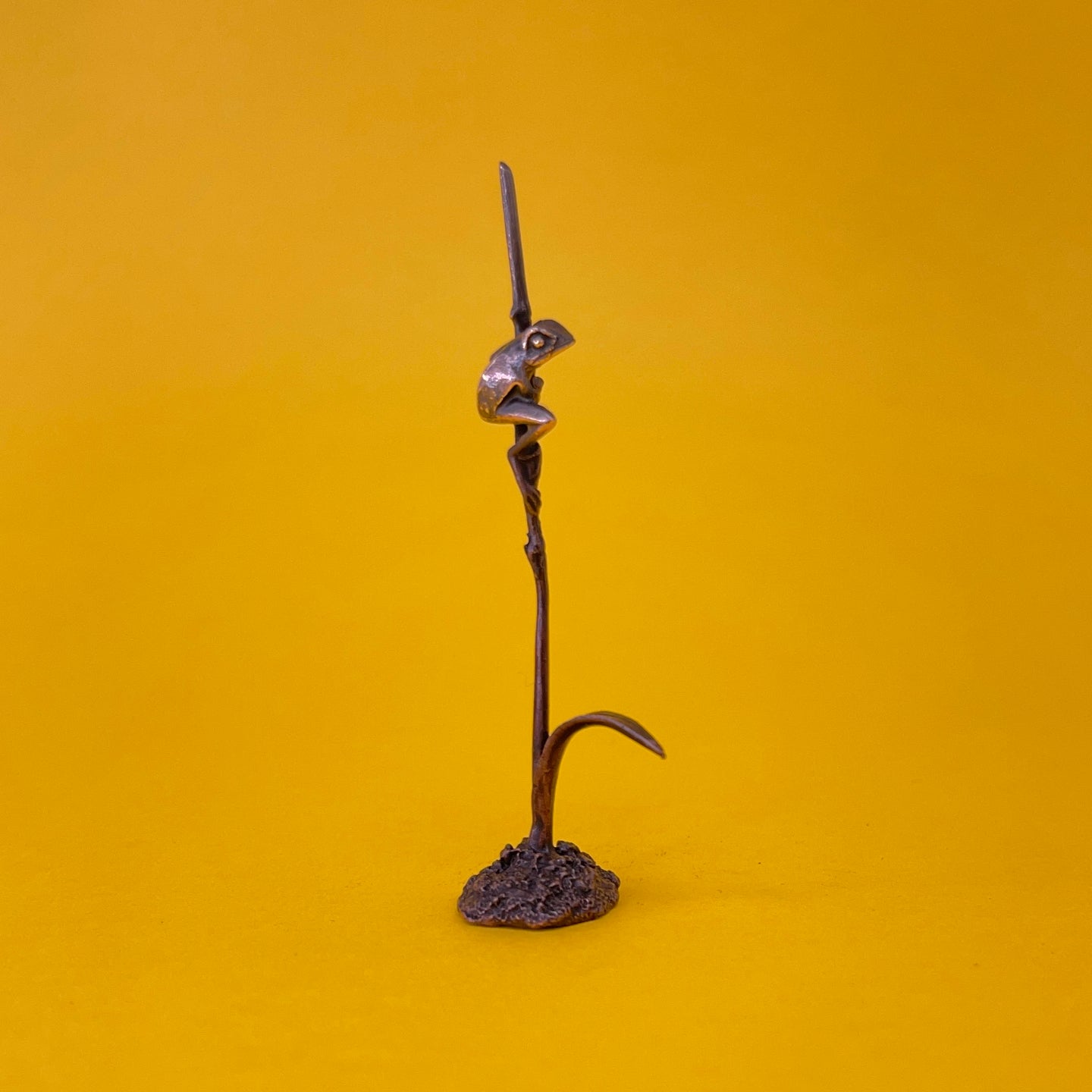 Tree frog miniature bronze sculpture