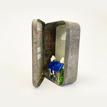 Load image into Gallery viewer, Love grows best trinket tin
