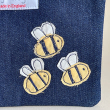 Load image into Gallery viewer, Make up / large purse - bees
