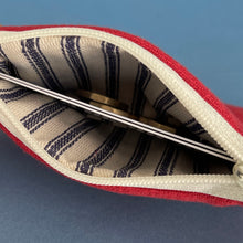 Load image into Gallery viewer, Little dog coin purse
