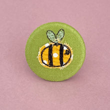 Load image into Gallery viewer, Appliqué badge - bee

