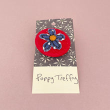 Load image into Gallery viewer, Appliqué badge - flower
