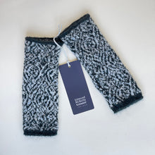 Load image into Gallery viewer, Luxury mitts - 4
