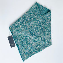 Load image into Gallery viewer, Triangular snood - 15
