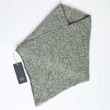 Load image into Gallery viewer, Triangular snood - 4

