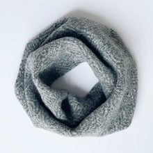 Load image into Gallery viewer, Triangular snood - 4
