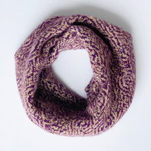 Load image into Gallery viewer, Triangular snood - 7
