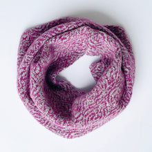 Load image into Gallery viewer, Triangular snood - 9

