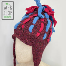 Load image into Gallery viewer, Woolly hat hand knit with tassels - 1
