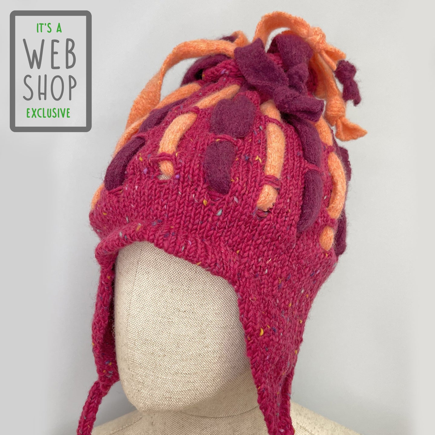 Woolly hat hand knit with tassels - 4
