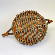 Load image into Gallery viewer, Willow handmade Catalan tray - 3
