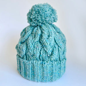 Classic cable pom pom hat - blue