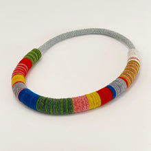 Load image into Gallery viewer, Felt disk necklace - red
