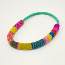 Load image into Gallery viewer, Felt disk necklace - pink
