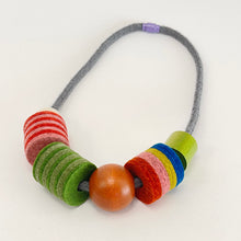 Load image into Gallery viewer, Felt bead necklace - red
