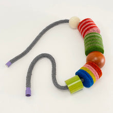 Load image into Gallery viewer, Felt bead necklace - red
