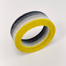 Load image into Gallery viewer, Felt disk bangle - mustard
