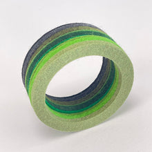 Load image into Gallery viewer, Felt disk bangle - green
