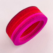 Load image into Gallery viewer, Felt disk bangle - red
