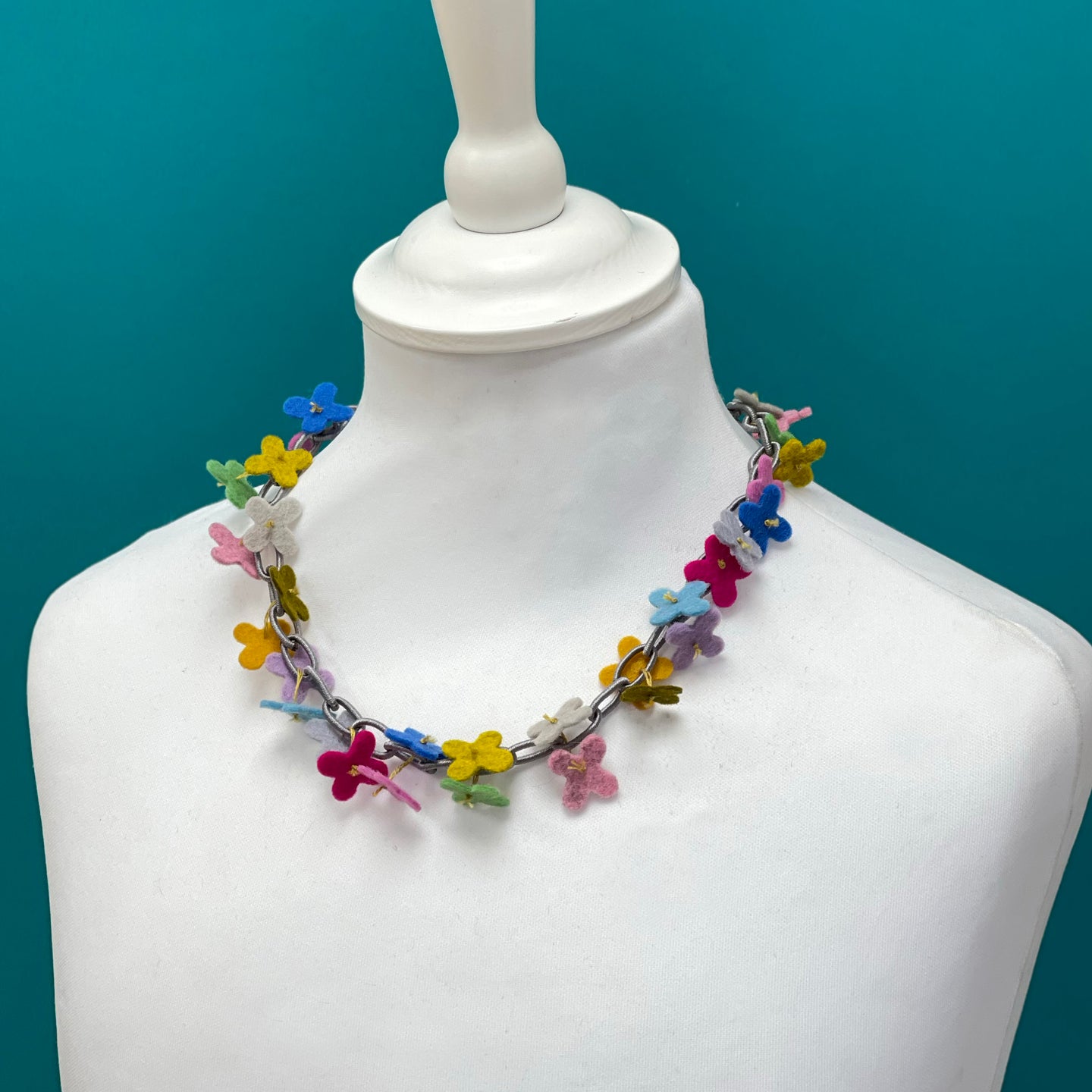 Felt bead necklace - flowers short