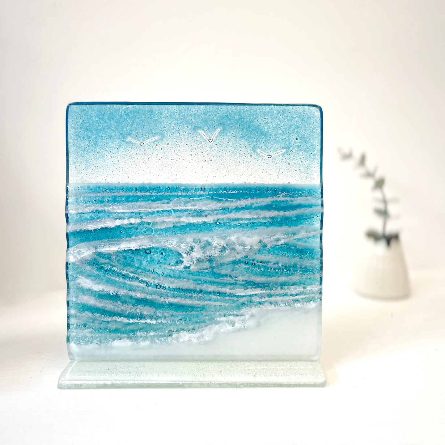Freestanding Wave glass panel - medium