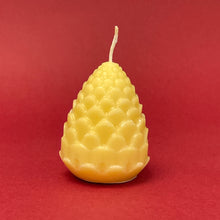 Load image into Gallery viewer, Bees Wax candle - pine cone
