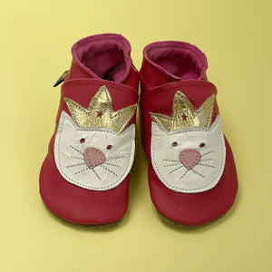 Baby Shoes - cat with crown