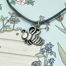 Load image into Gallery viewer, Card with bee necklace
