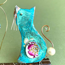 Load image into Gallery viewer, Cat on a key
