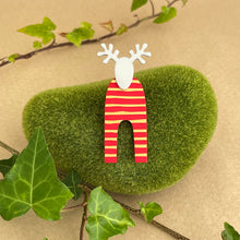 Load image into Gallery viewer, Christmas brooch - reindeer
