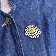 Load image into Gallery viewer, Scandi Brooch - curled up cat
