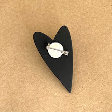 Load image into Gallery viewer, Scandi Brooch - green heart
