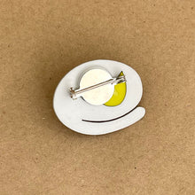 Load image into Gallery viewer, Scandi Brooch - curled up cat
